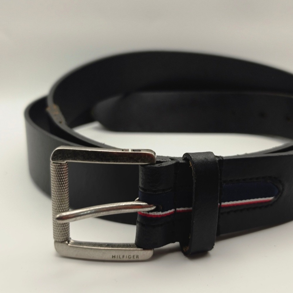 Tommy Hilfiger Mens Black Leather Belt Flag Ribbon Detail Silver Buckle 64 inch